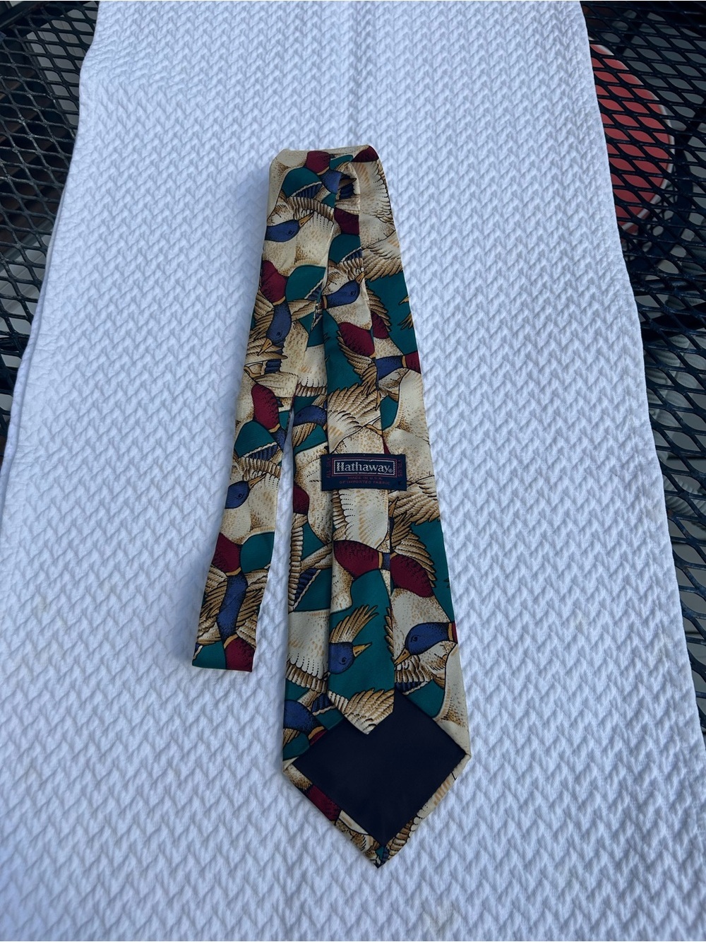 Men's Green Duck-Print Silk Tie - Picture 5 of 6